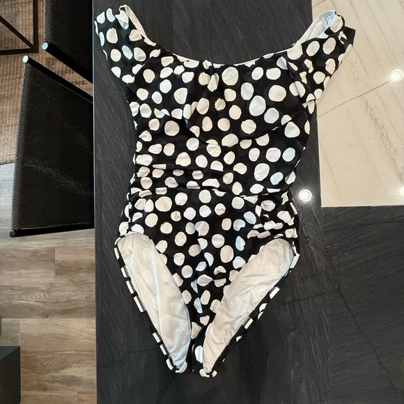 LA BLANCA one-piece swimming suit. Black and white polka dot. - Picture 10 of 13